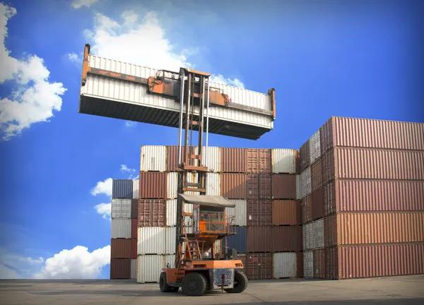 How a Toronto Freight Forwarder Ensures Fast and Reliable Shipping